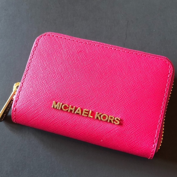 Michael Kors Handbags - NWT! Michael Kors Jet Set Travel Zip Small Wallet